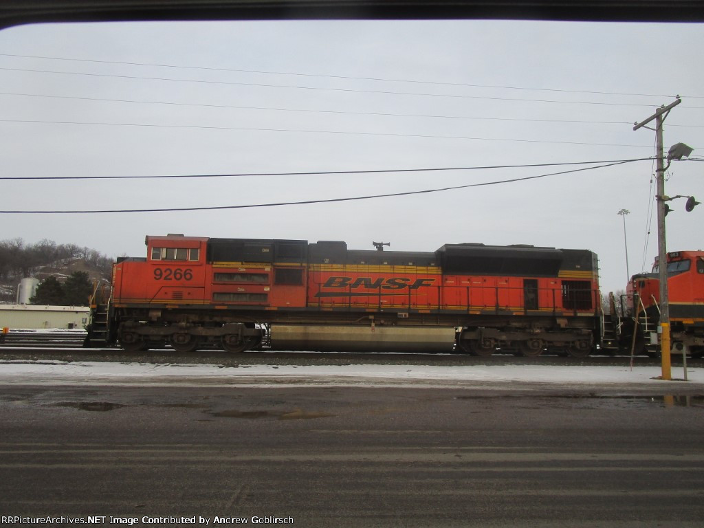 BNSF 9266